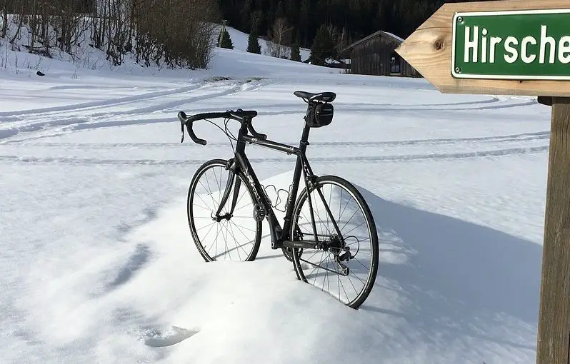 8 Untold Tips For Pro Winter Bike Riding - Mountain Bikes Lab